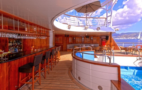 Windspirit pool bar tall-sailing cruise